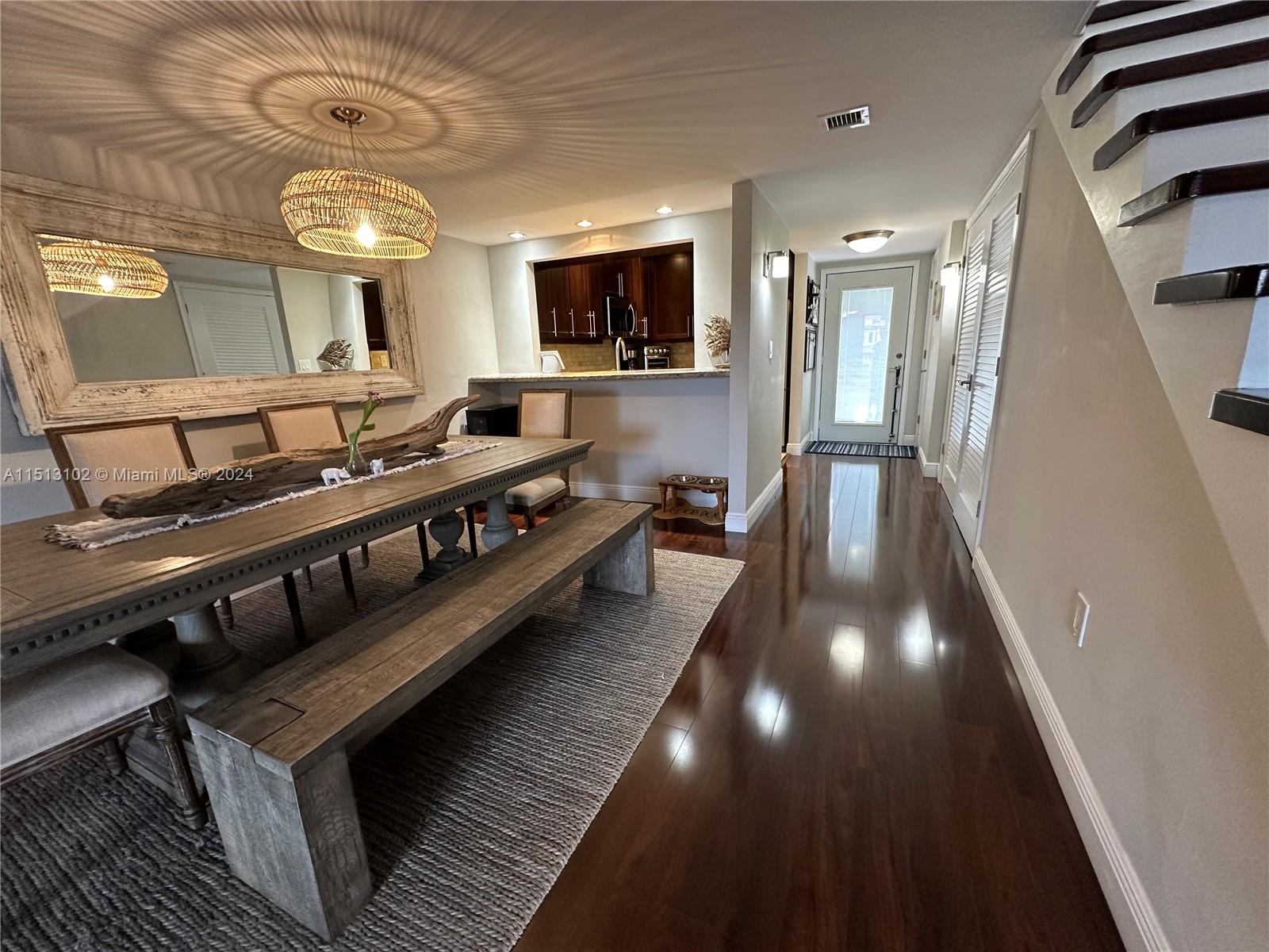 6901 Edgewater Dr 317, Coral Gables, Florida 33133, 2 Bedrooms Bedrooms, ,2 BathroomsBathrooms,Residentiallease,For Rent,6901 Edgewater Dr 317,A11513102