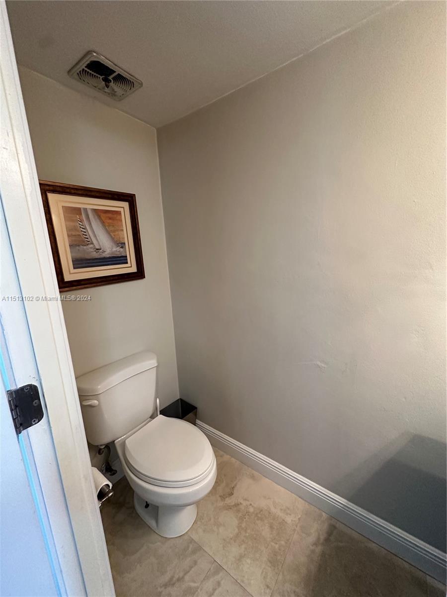 6901 Edgewater Dr 317, Coral Gables, Florida 33133, 2 Bedrooms Bedrooms, ,2 BathroomsBathrooms,Residentiallease,For Rent,6901 Edgewater Dr 317,A11513102