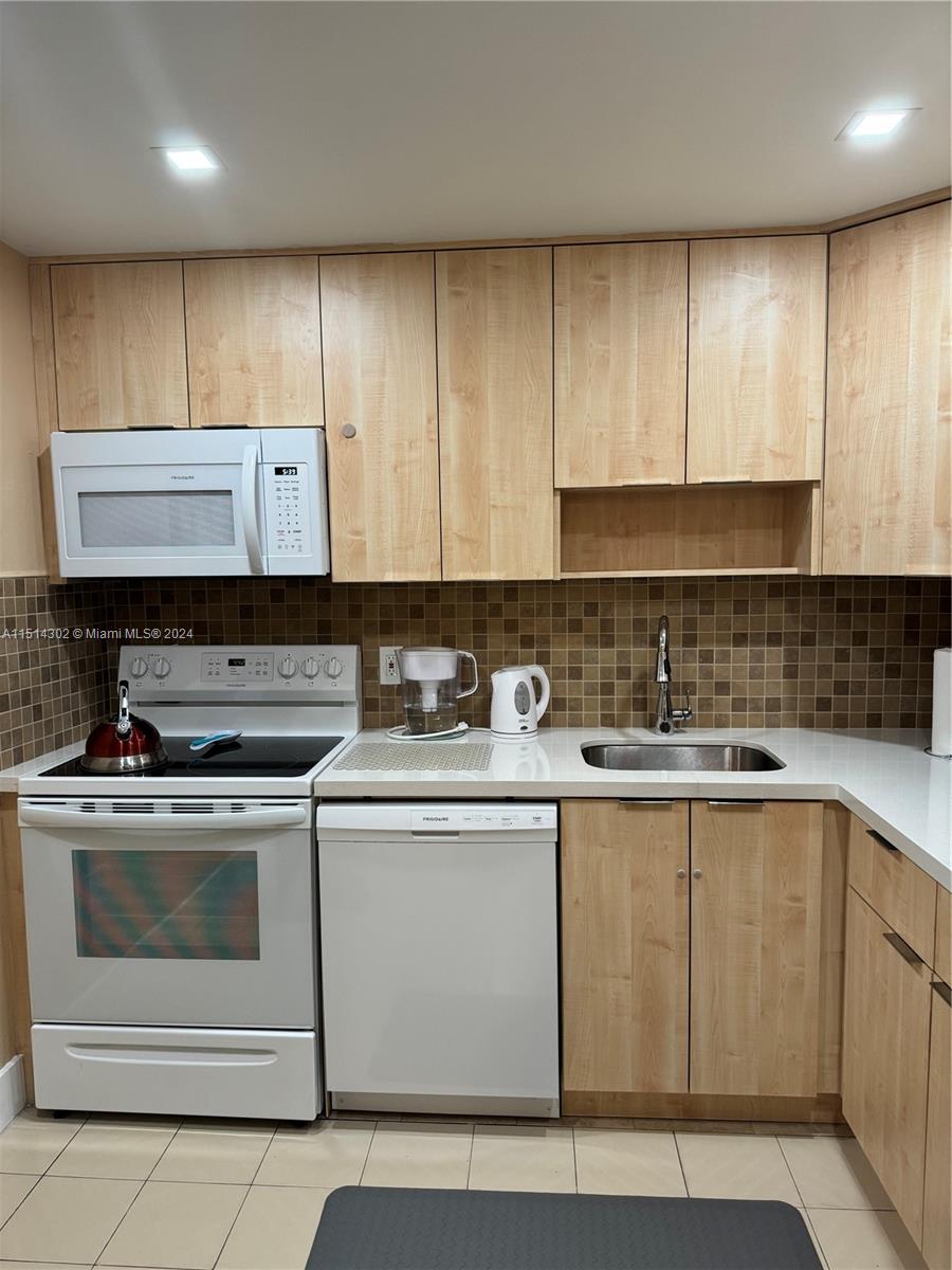 16851 NE 23rd Ave B101, North Miami Beach, Florida 33160, 2 Bedrooms Bedrooms, ,2 BathroomsBathrooms,Residential,For Sale,16851 NE 23rd Ave B101,A11514302