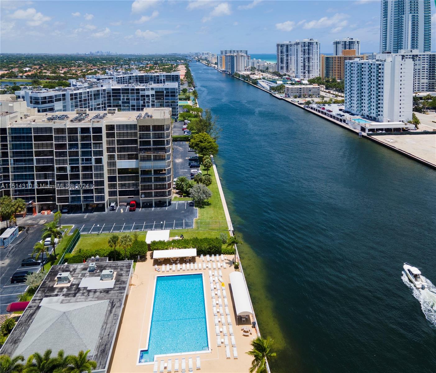 600 Parkview Dr 1119, Hallandale Beach, Florida 33009, 2 Bedrooms Bedrooms, ,2 BathroomsBathrooms,Residential,For Sale,600 Parkview Dr 1119,A11514310