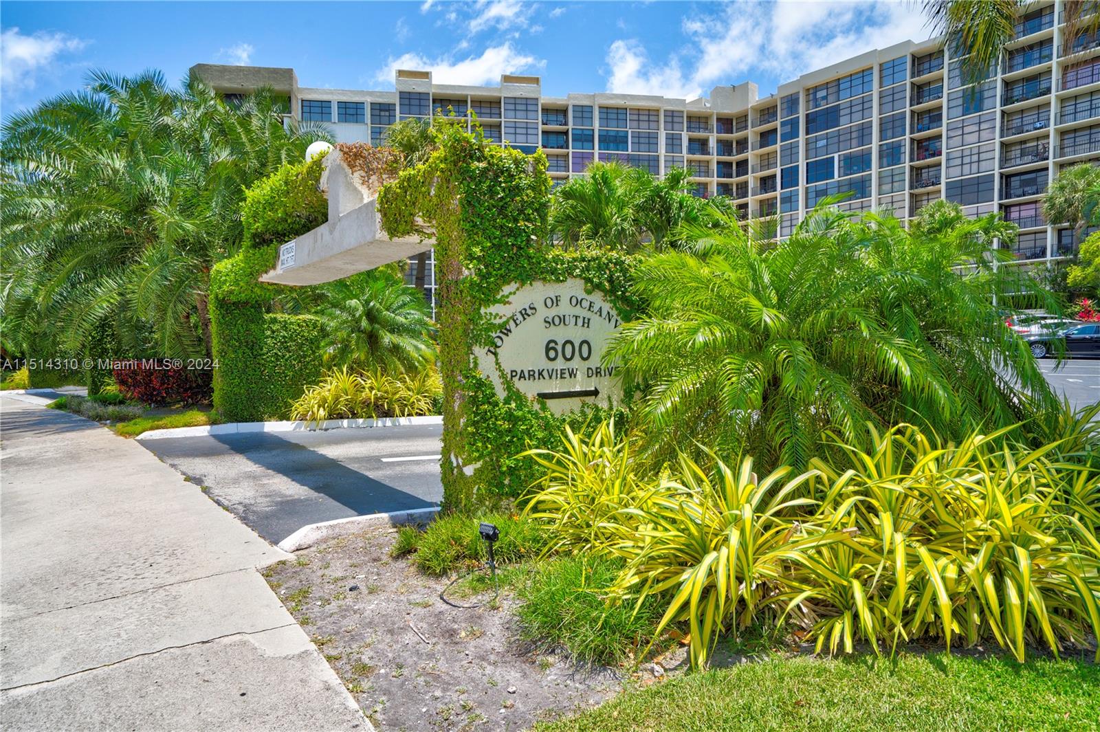 600 Parkview Dr 1119, Hallandale Beach, Florida 33009, 2 Bedrooms Bedrooms, ,2 BathroomsBathrooms,Residential,For Sale,600 Parkview Dr 1119,A11514310