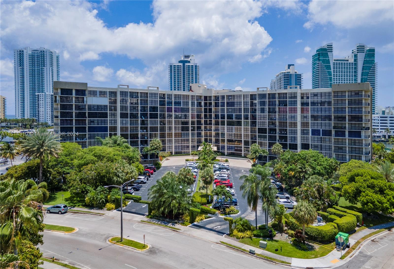 600 Parkview Dr 1119, Hallandale Beach, Florida 33009, 2 Bedrooms Bedrooms, ,2 BathroomsBathrooms,Residential,For Sale,600 Parkview Dr 1119,A11514310