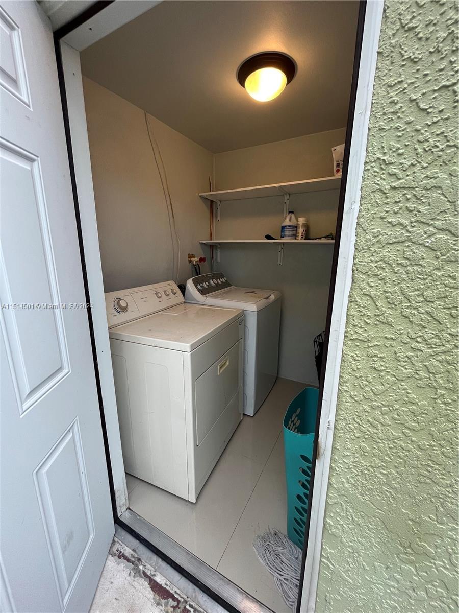 3925 NW 35th Ave 3925, Lauderdale Lakes, Florida 33309, 1 Bedroom Bedrooms, ,1 BathroomBathrooms,Residentiallease,For Rent,3925 NW 35th Ave 3925,A11514501
