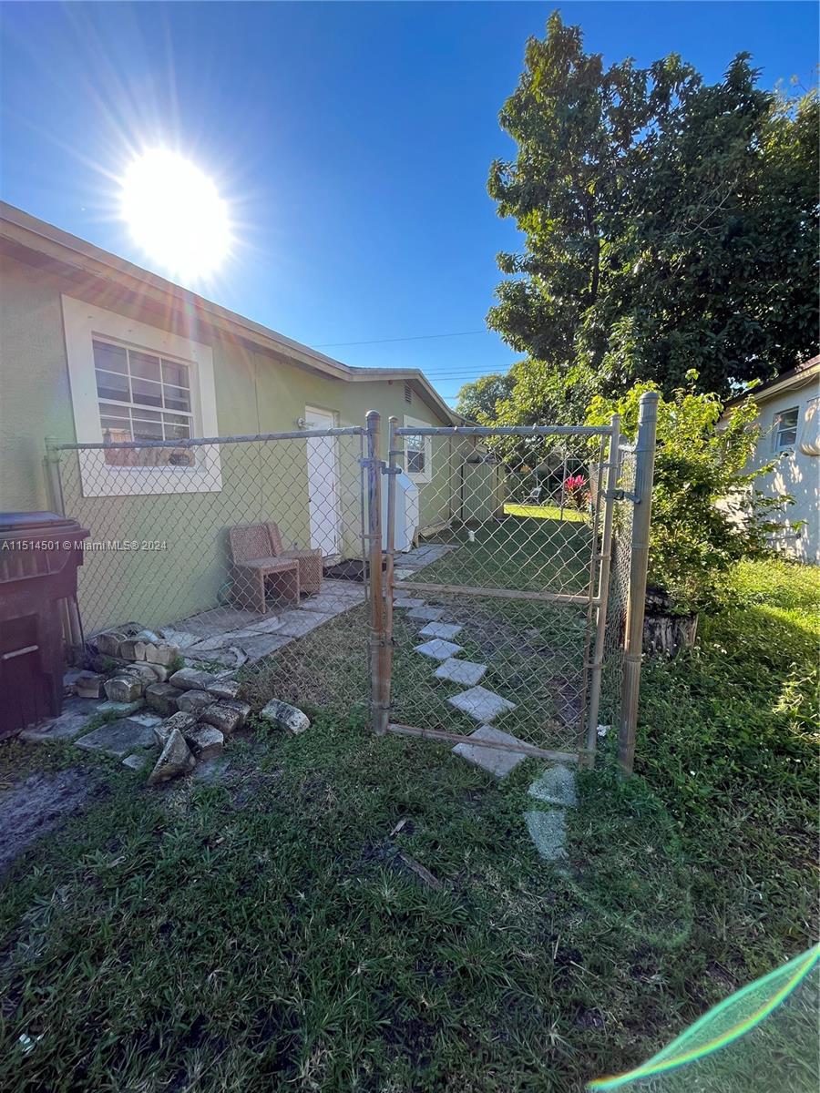 3925 NW 35th Ave 3925, Lauderdale Lakes, Florida 33309, 1 Bedroom Bedrooms, ,1 BathroomBathrooms,Residentiallease,For Rent,3925 NW 35th Ave 3925,A11514501