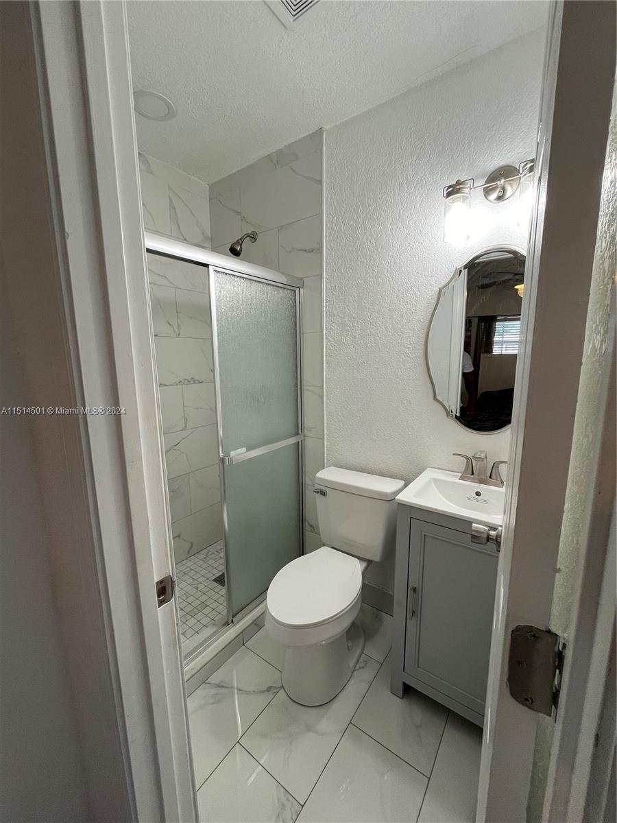 3925 NW 35th Ave 3925, Lauderdale Lakes, Florida 33309, 1 Bedroom Bedrooms, ,1 BathroomBathrooms,Residentiallease,For Rent,3925 NW 35th Ave 3925,A11514501