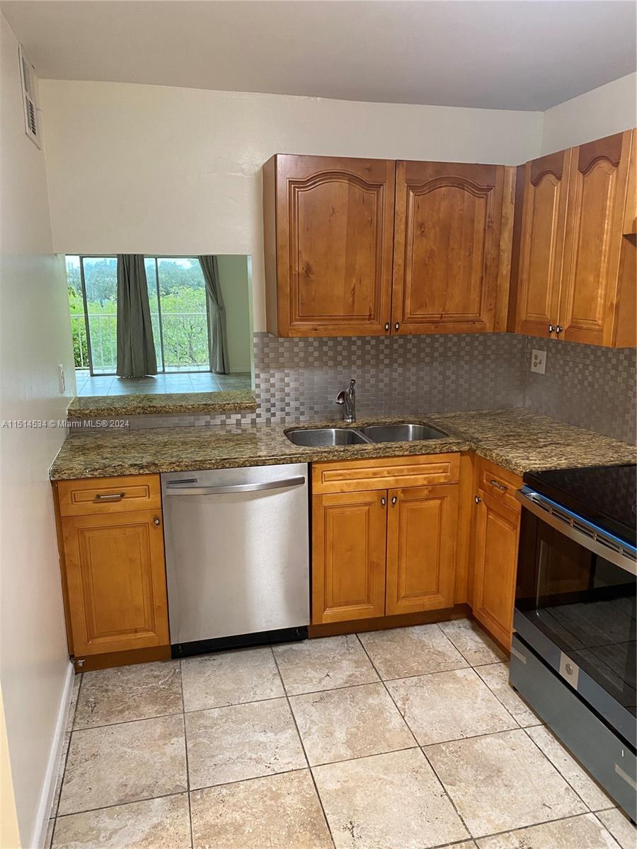 16750 NE 10 Ave 303, North Miami Beach, Florida 33162, 2 Bedrooms Bedrooms, ,2 BathroomsBathrooms,Residential,For Sale,16750 NE 10 Ave 303,A11514534