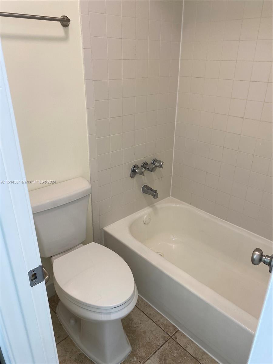 16750 NE 10 Ave 303, North Miami Beach, Florida 33162, 2 Bedrooms Bedrooms, ,2 BathroomsBathrooms,Residential,For Sale,16750 NE 10 Ave 303,A11514534