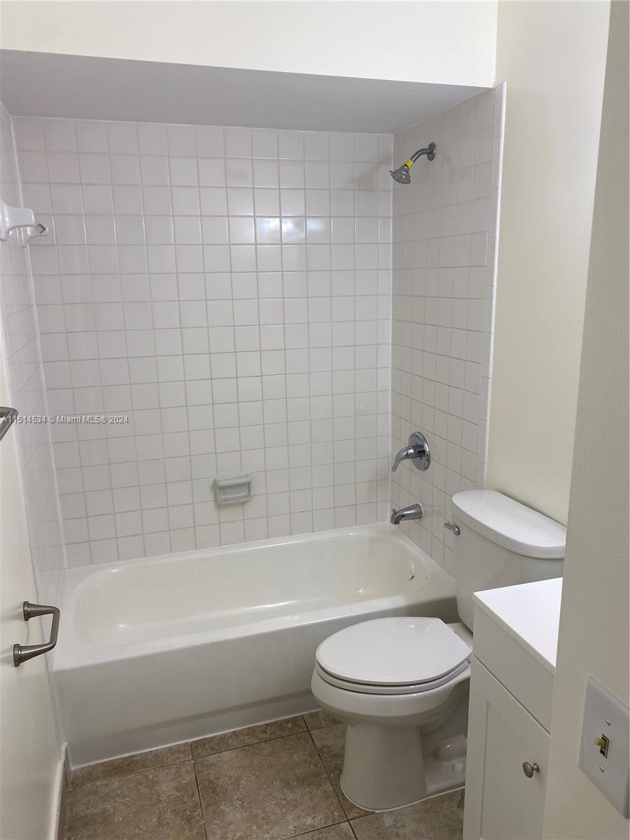 16750 NE 10 Ave 303, North Miami Beach, Florida 33162, 2 Bedrooms Bedrooms, ,2 BathroomsBathrooms,Residential,For Sale,16750 NE 10 Ave 303,A11514534