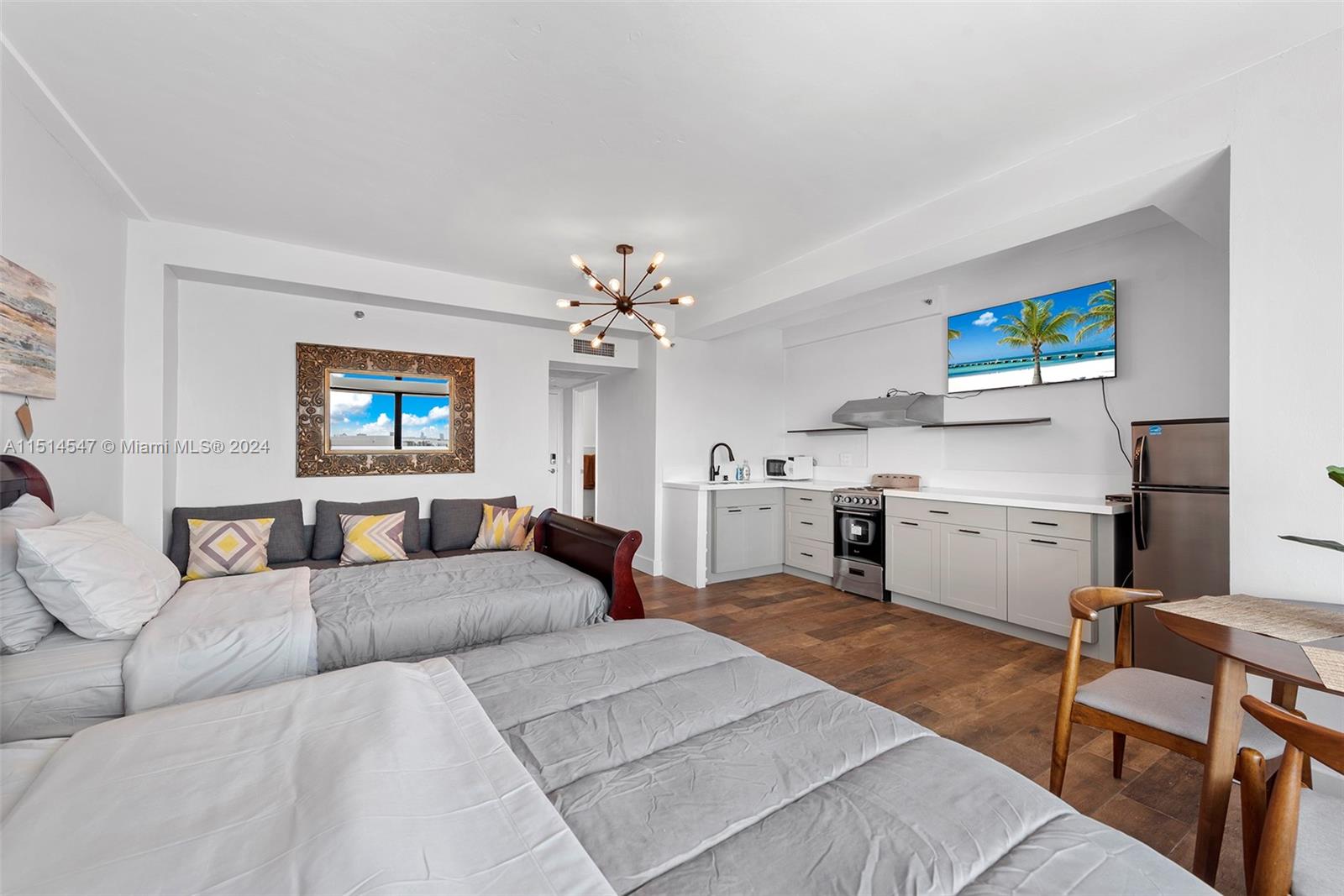 6345 Collins Ave 814, Miami Beach, Florida 33141, ,Residential,For Sale,6345 Collins Ave 814,A11514547