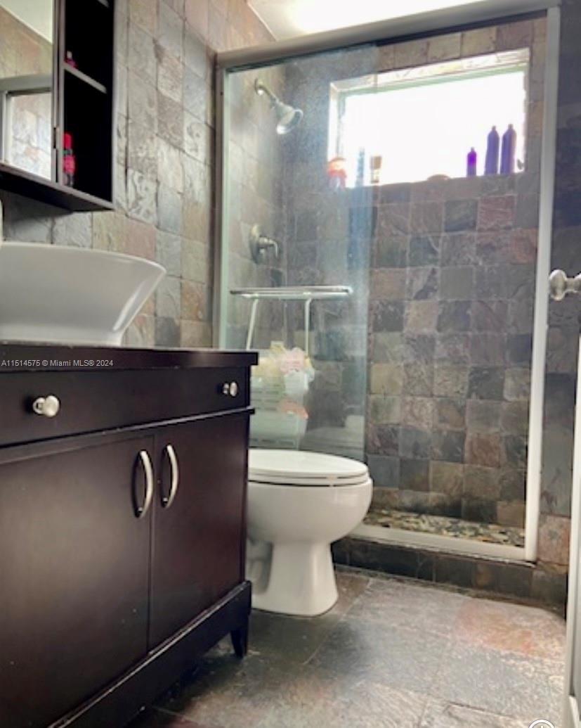 9101 E Bay Harbor Dr 306, Bay Harbor Islands, Florida 33154, 2 Bedrooms Bedrooms, ,2 BathroomsBathrooms,Residential,For Sale,9101 E Bay Harbor Dr 306,A11514575