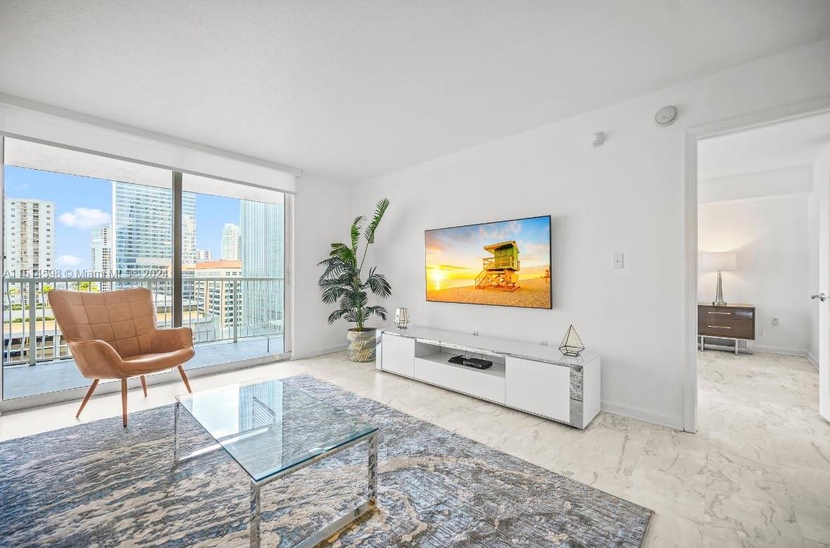 1200 Brickell Bay Dr 1819, Miami, Florida 33131, 1 Bedroom Bedrooms, ,1 BathroomBathrooms,Residential,For Sale,1200 Brickell Bay Dr 1819,A11514598
