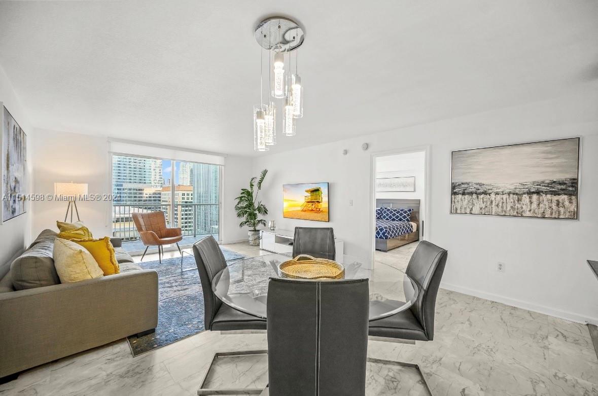1200 Brickell Bay Dr 1819, Miami, Florida 33131, 1 Bedroom Bedrooms, ,1 BathroomBathrooms,Residential,For Sale,1200 Brickell Bay Dr 1819,A11514598