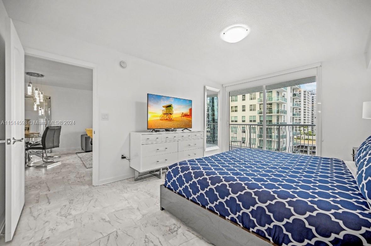 1200 Brickell Bay Dr 1819, Miami, Florida 33131, 1 Bedroom Bedrooms, ,1 BathroomBathrooms,Residential,For Sale,1200 Brickell Bay Dr 1819,A11514598