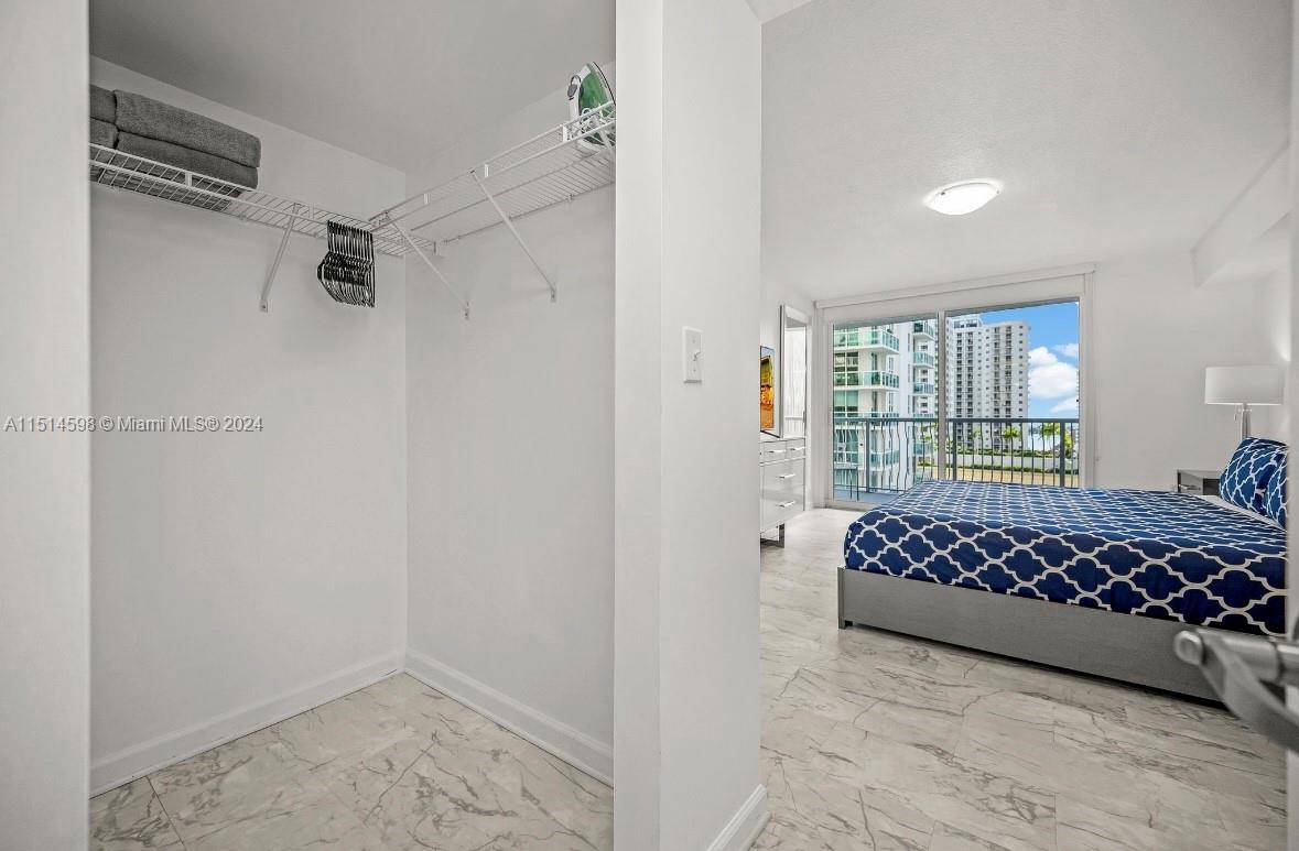 1200 Brickell Bay Dr 1819, Miami, Florida 33131, 1 Bedroom Bedrooms, ,1 BathroomBathrooms,Residential,For Sale,1200 Brickell Bay Dr 1819,A11514598