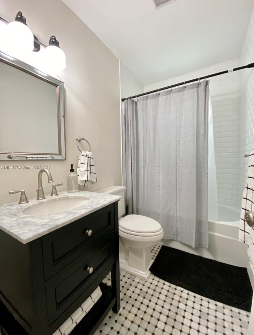 4619 SW 10th St ., Miami, Florida 33134, 3 Bedrooms Bedrooms, ,2 BathroomsBathrooms,Residentiallease,For Rent,4619 SW 10th St .,A11514697