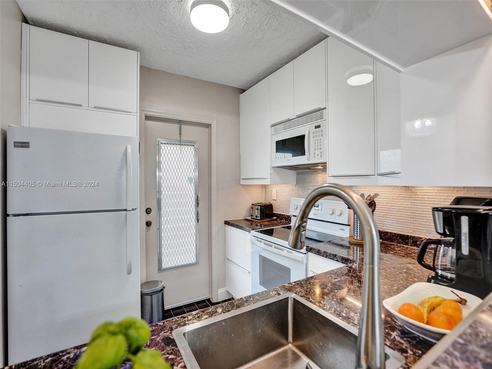 5102 NW 36th St 511, Lauderdale Lakes, Florida 33319, 2 Bedrooms Bedrooms, ,2 BathroomsBathrooms,Residential,For Sale,5102 NW 36th St 511,A11504405