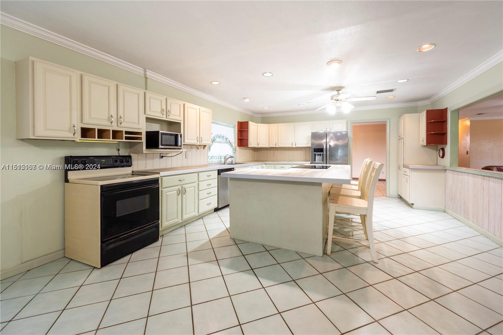 Davie, Florida 33325, 3 Bedrooms Bedrooms, ,2 BathroomsBathrooms,Residential,For Sale,A11515167
