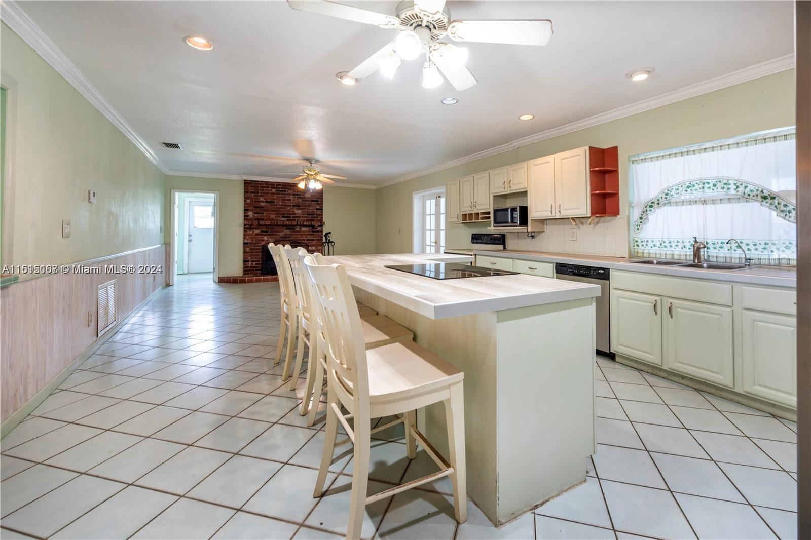 Davie, Florida 33325, 3 Bedrooms Bedrooms, ,2 BathroomsBathrooms,Residential,For Sale,A11515167
