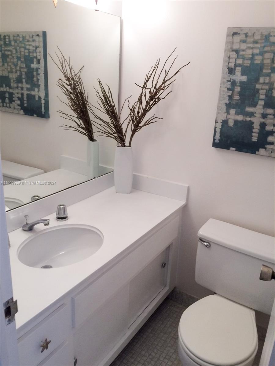 Sunny Isles Beach, Florida 33160, 1 Bedroom Bedrooms, ,1 BathroomBathrooms,Residential,For Sale,A11509959