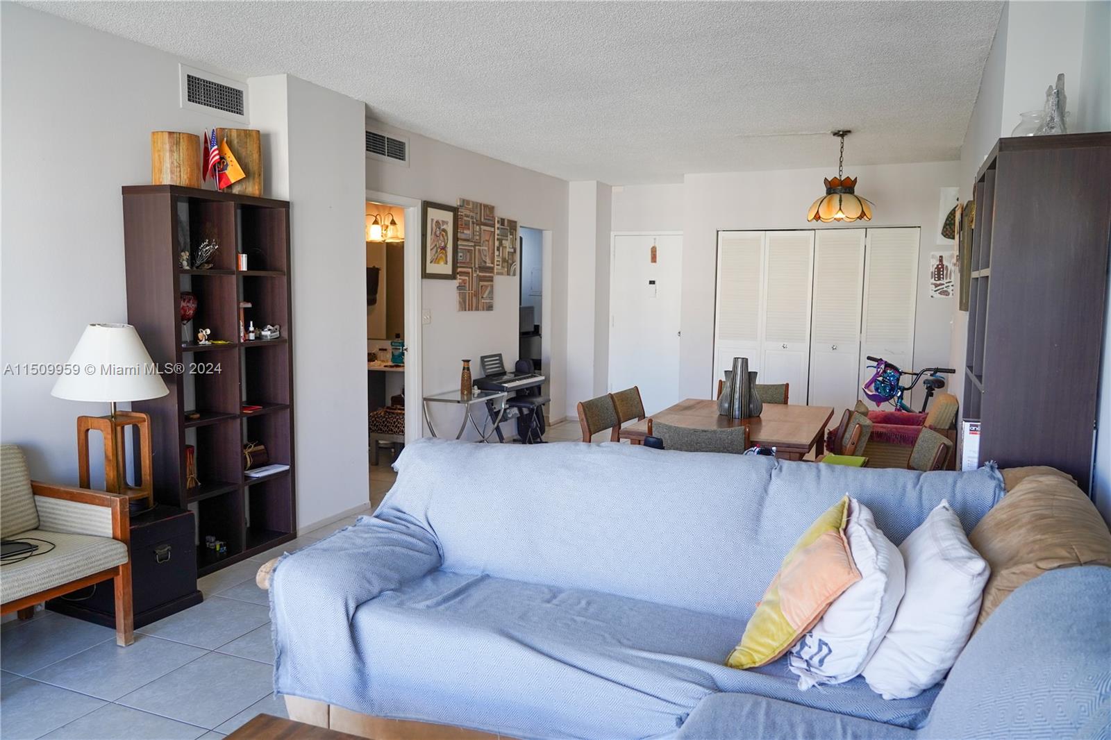 Sunny Isles Beach, Florida 33160, 1 Bedroom Bedrooms, ,1 BathroomBathrooms,Residential,For Sale,A11509959