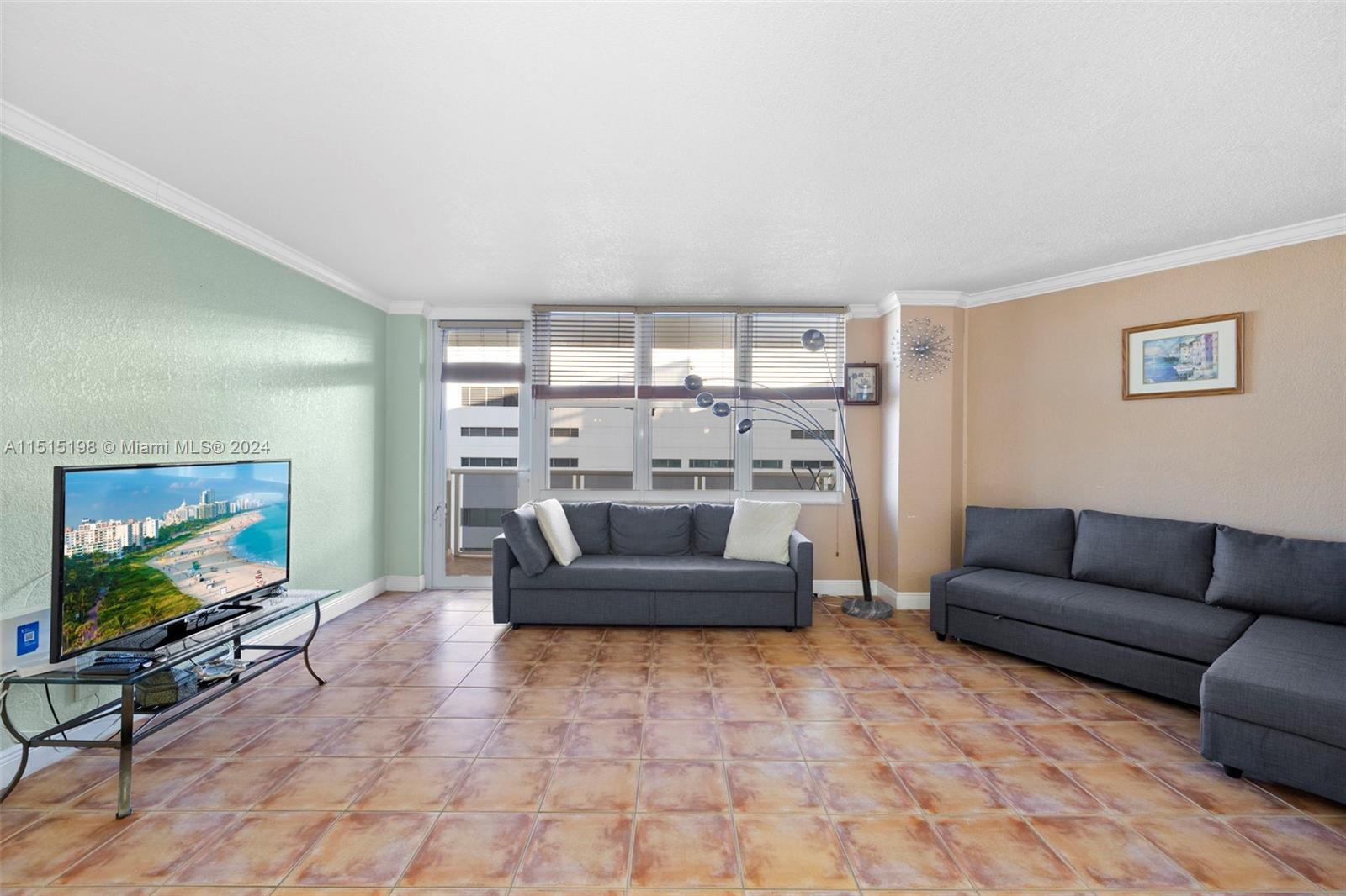 Hollywood, Florida 33019, 1 Bedroom Bedrooms, ,1 BathroomBathrooms,Residentiallease,For Rent,A11515198