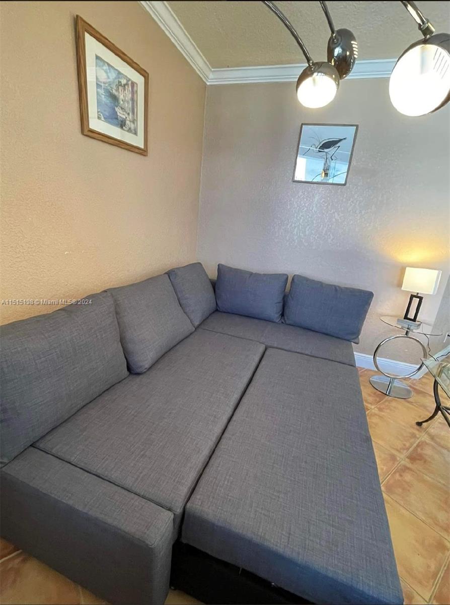 Hollywood, Florida 33019, 1 Bedroom Bedrooms, ,1 BathroomBathrooms,Residentiallease,For Rent,A11515198