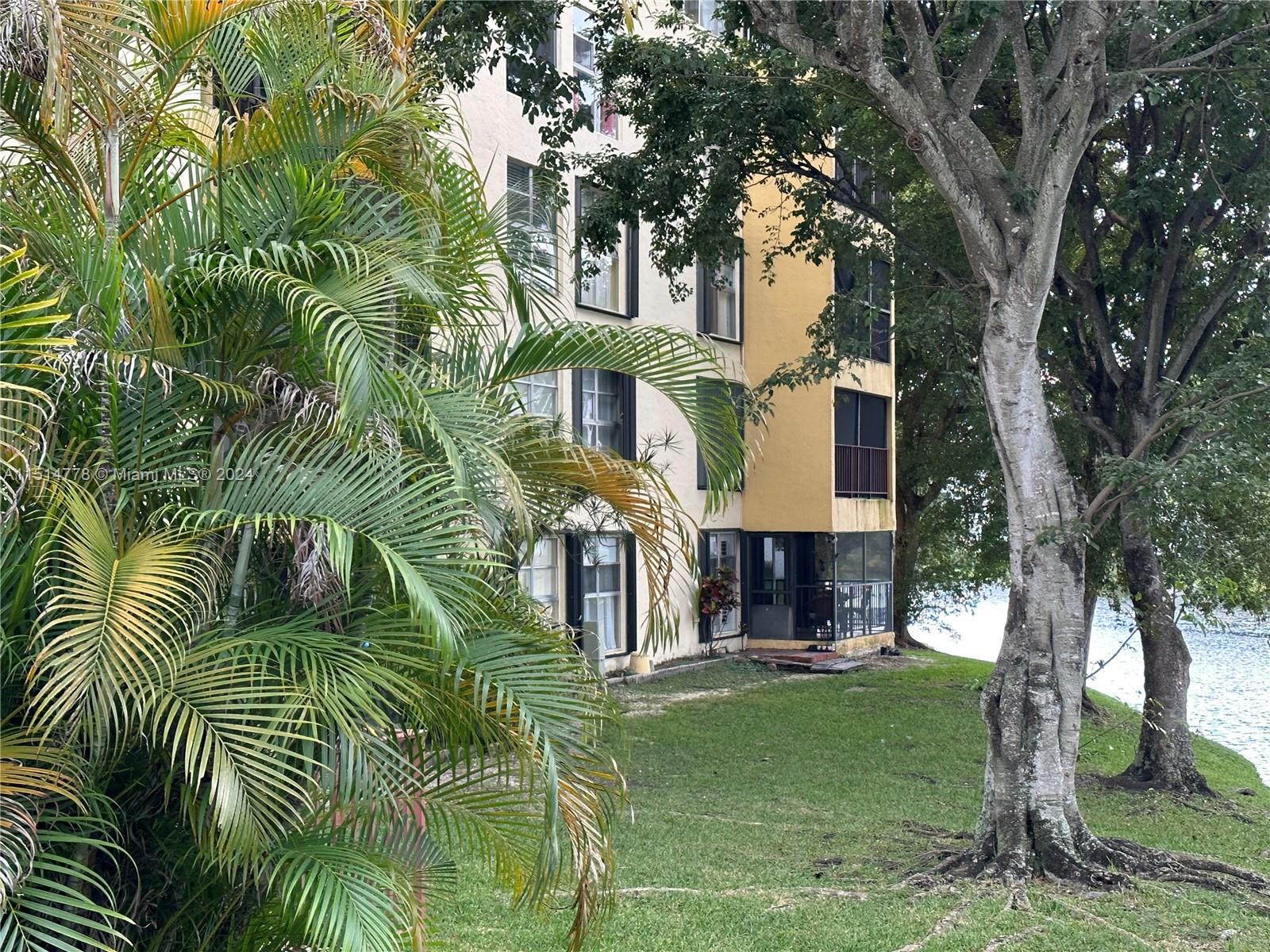 8775 Park Blvd 111, Miami, Florida 33172, 3 Bedrooms Bedrooms, ,3 BathroomsBathrooms,Residential,For Sale,8775 Park Blvd 111,A11514778