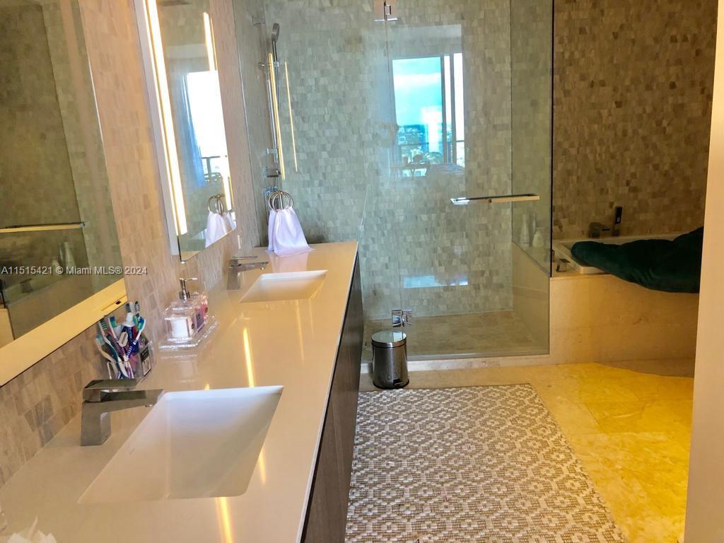88 SW 7th St 3204, Miami, Florida 33130, 2 Bedrooms Bedrooms, ,2 BathroomsBathrooms,Residentiallease,For Rent,88 SW 7th St 3204,A11515421