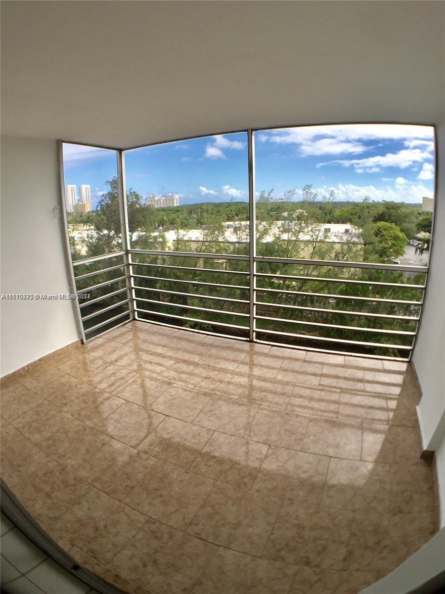 3660 NE 166th St 711, North Miami Beach, FL 33160