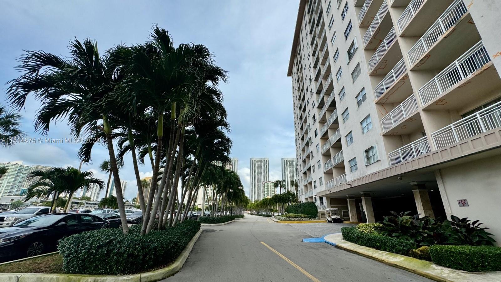400 Kings Point Dr 1222, Sunny Isles Beach, Florida 33160, 1 Bedroom Bedrooms, ,1 BathroomBathrooms,Residential,For Sale,400 Kings Point Dr 1222,A11514875