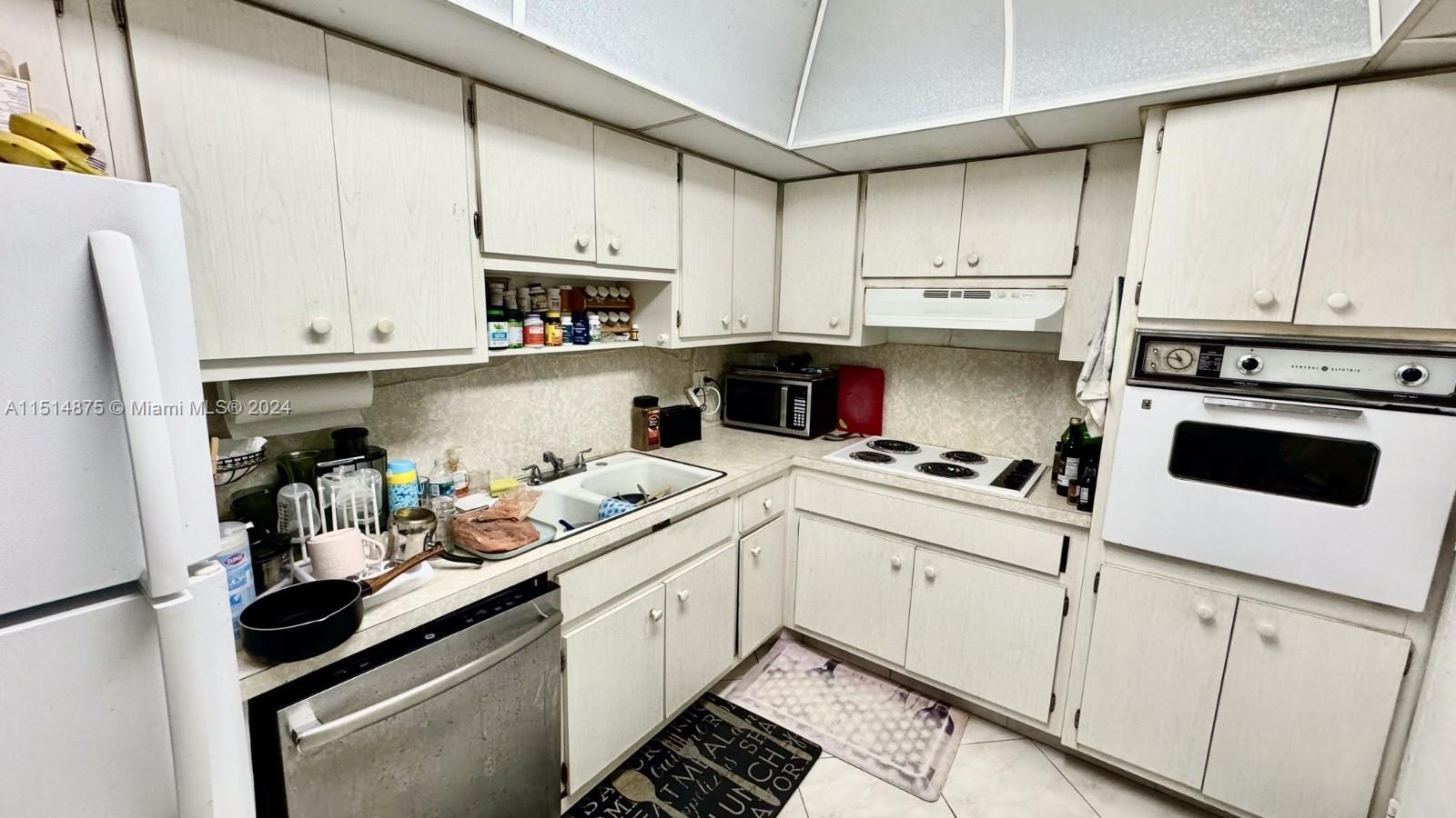 400 Kings Point Dr 1222, Sunny Isles Beach, Florida 33160, 1 Bedroom Bedrooms, ,1 BathroomBathrooms,Residential,For Sale,400 Kings Point Dr 1222,A11514875