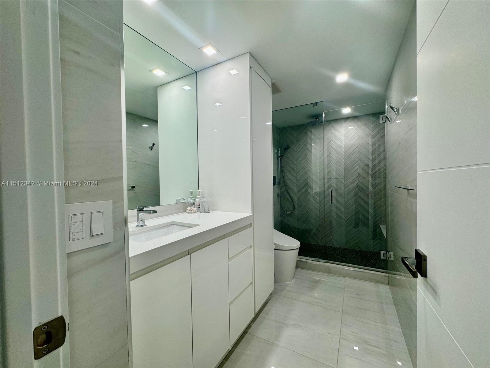 9801 Collins Ave 5U, Bal Harbour, Florida 33154, 3 Bedrooms Bedrooms, ,2 BathroomsBathrooms,Residential,For Sale,9801 Collins Ave 5U,A11512342
