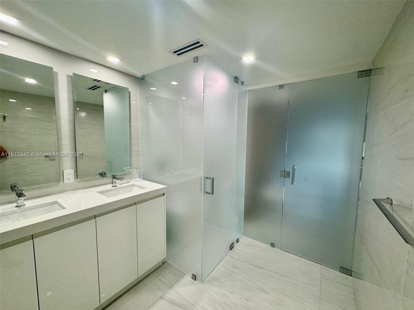 9801 Collins Ave 5U, Bal Harbour, Florida 33154, 3 Bedrooms Bedrooms, ,2 BathroomsBathrooms,Residential,For Sale,9801 Collins Ave 5U,A11512342
