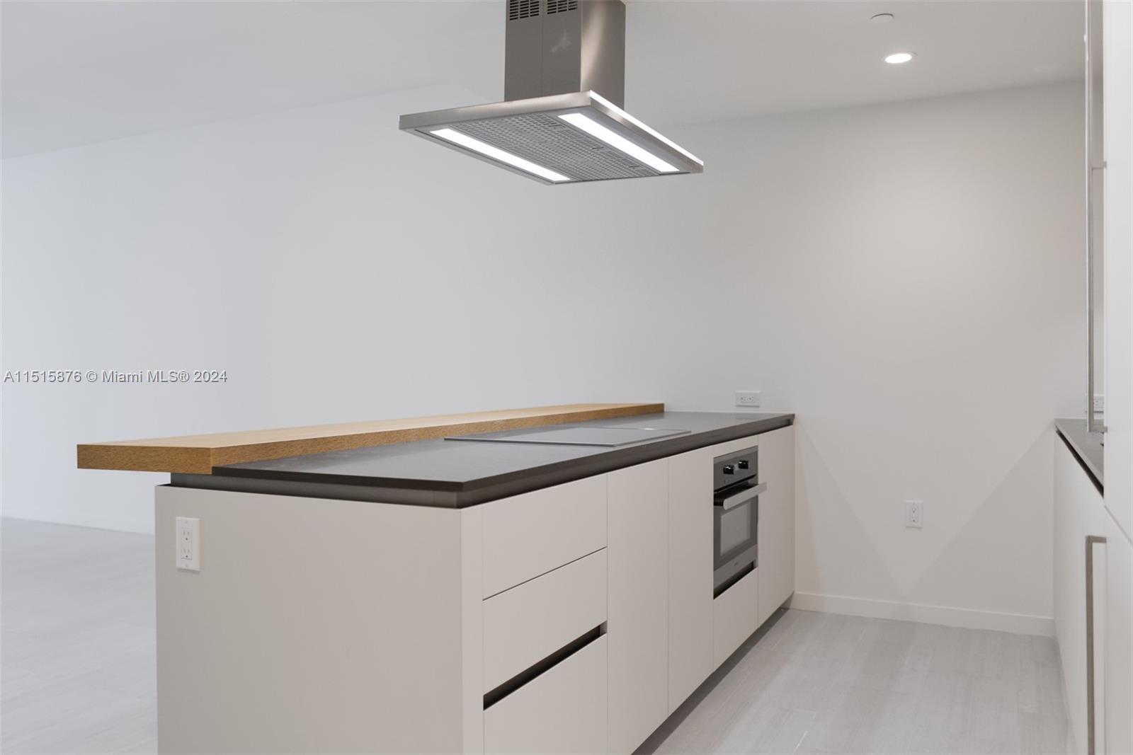 1000 Brickell Plz 3703, Miami, Florida 33131, 1 Bedroom Bedrooms, ,1 BathroomBathrooms,Residential,For Sale,1000 Brickell Plz 3703,A11515876