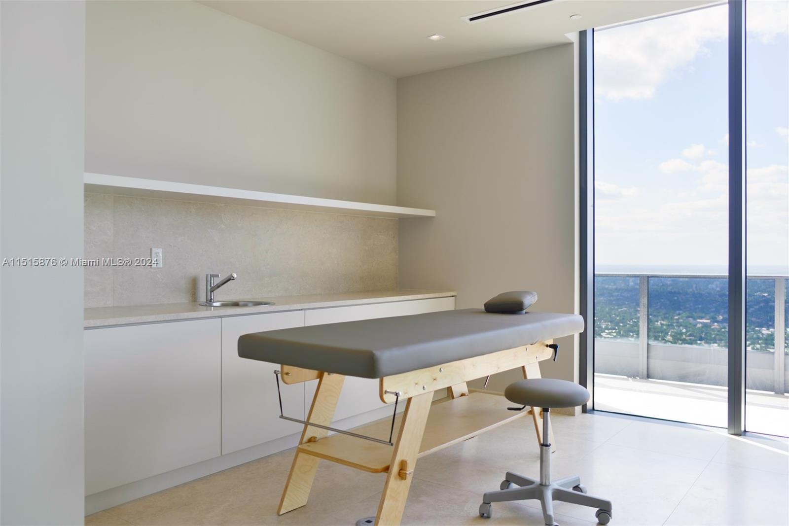 1000 Brickell Plz 3703, Miami, Florida 33131, 1 Bedroom Bedrooms, ,1 BathroomBathrooms,Residential,For Sale,1000 Brickell Plz 3703,A11515876
