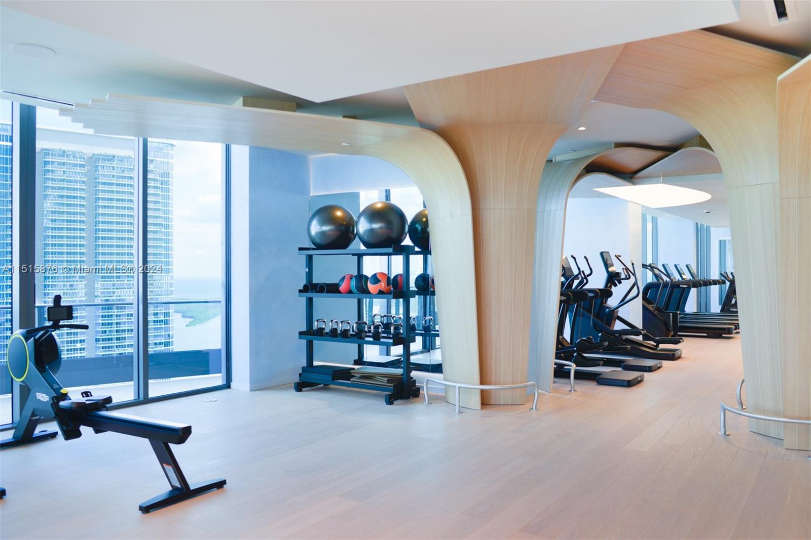 1000 Brickell Plz 3703, Miami, Florida 33131, 1 Bedroom Bedrooms, ,1 BathroomBathrooms,Residential,For Sale,1000 Brickell Plz 3703,A11515876