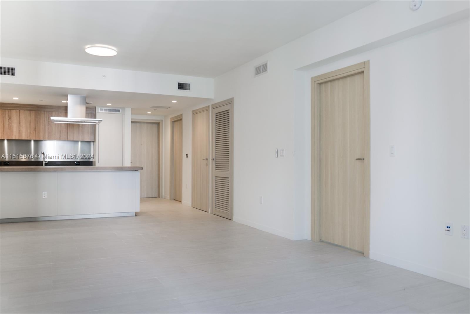 1000 Brickell Plz 3703, Miami, Florida 33131, 1 Bedroom Bedrooms, ,1 BathroomBathrooms,Residential,For Sale,1000 Brickell Plz 3703,A11515876