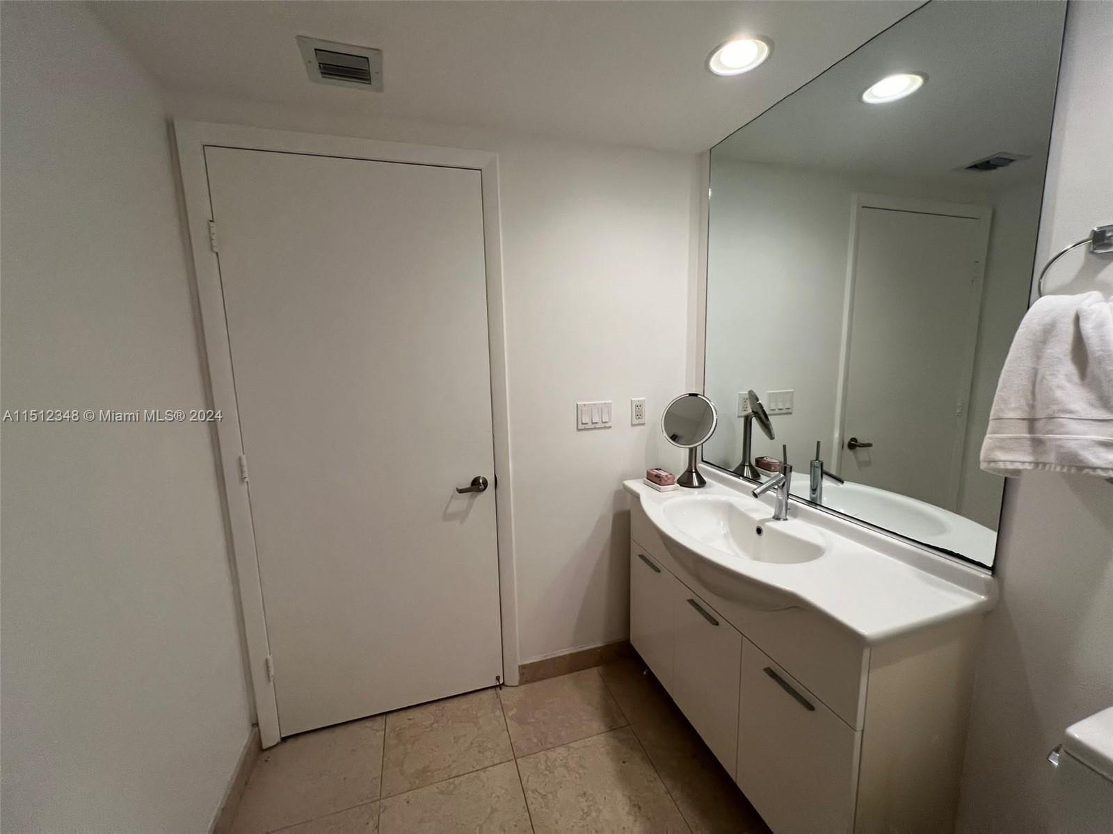 465 Brickell Ave 3202, Miami, Florida 33131, 2 Bedrooms Bedrooms, ,2 BathroomsBathrooms,Residential,For Sale,465 Brickell Ave 3202,A11512348