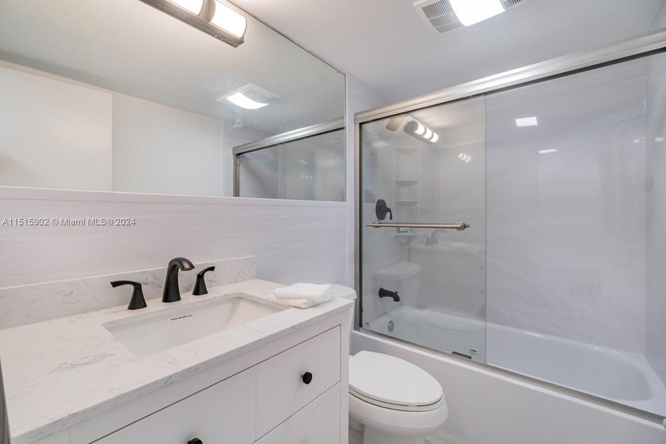 300 Oregon St 309, Hollywood, Florida 33019, 1 Bedroom Bedrooms, ,1 BathroomBathrooms,Residentiallease,For Rent,300 Oregon St 309,A11515902