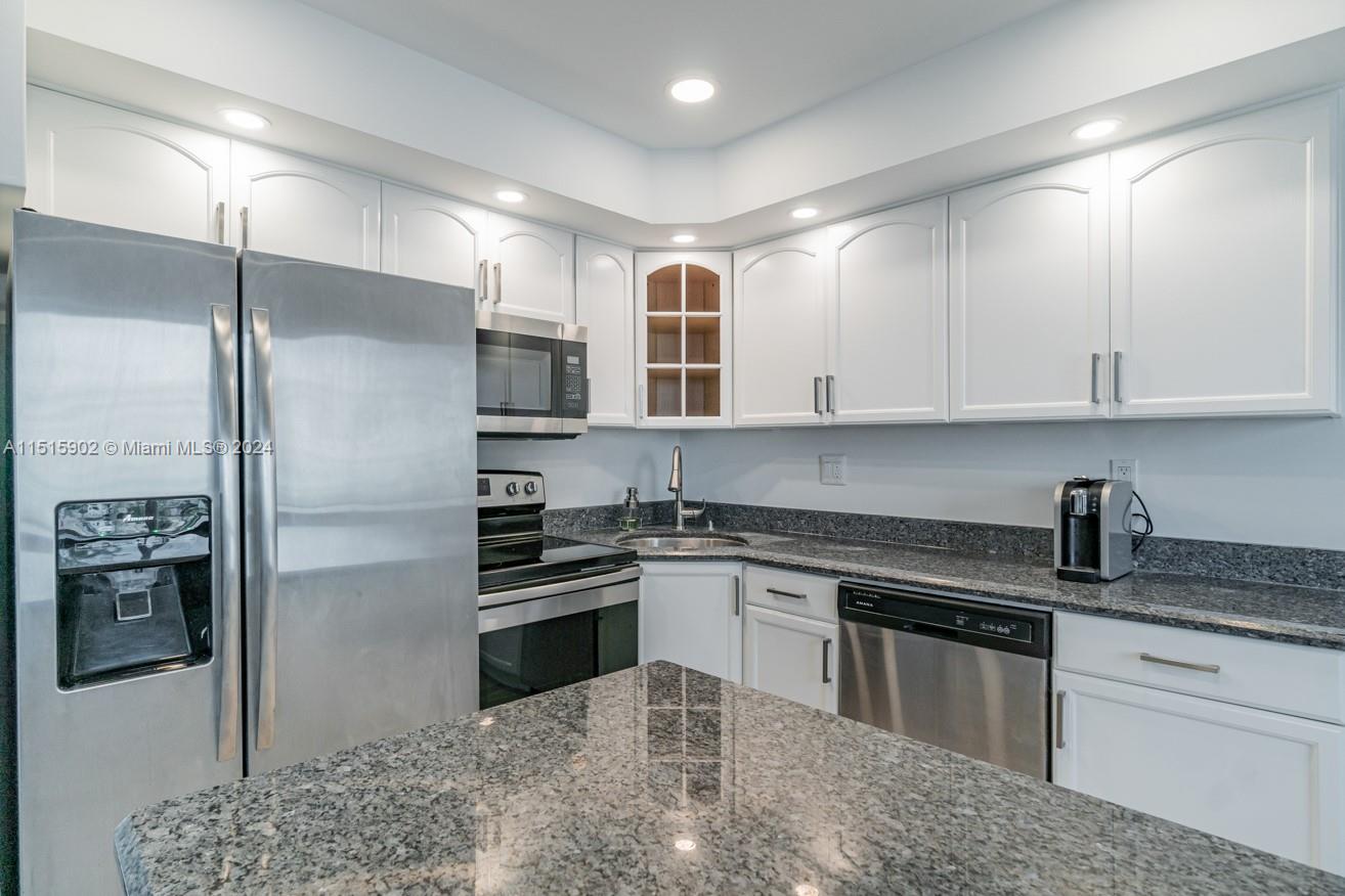 300 Oregon St 309, Hollywood, Florida 33019, 1 Bedroom Bedrooms, ,1 BathroomBathrooms,Residentiallease,For Rent,300 Oregon St 309,A11515902