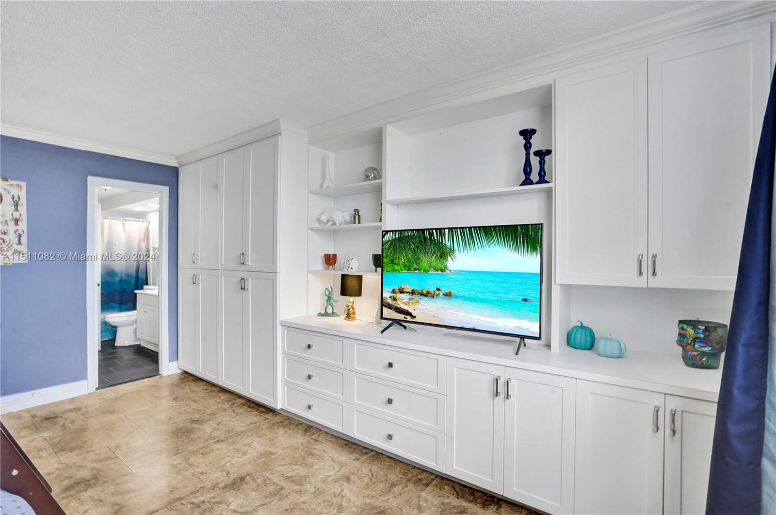 437 Golden Isles Dr 9B-C, Hallandale Beach, Florida 33009, 3 Bedrooms Bedrooms, ,2 BathroomsBathrooms,Residential,For Sale,437 Golden Isles Dr 9B-C,A11511082