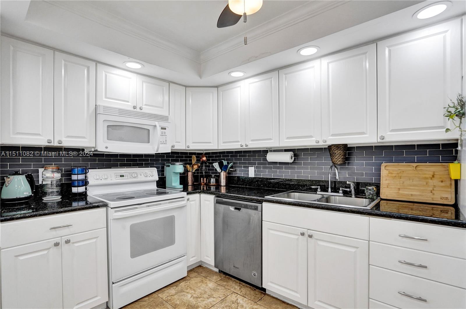 437 Golden Isles Dr 9B-C, Hallandale Beach, Florida 33009, 3 Bedrooms Bedrooms, ,2 BathroomsBathrooms,Residential,For Sale,437 Golden Isles Dr 9B-C,A11511082