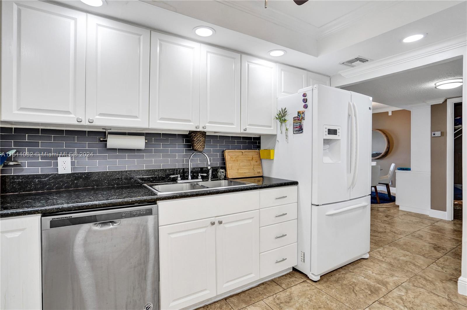 437 Golden Isles Dr 9B-C, Hallandale Beach, Florida 33009, 3 Bedrooms Bedrooms, ,2 BathroomsBathrooms,Residential,For Sale,437 Golden Isles Dr 9B-C,A11511082