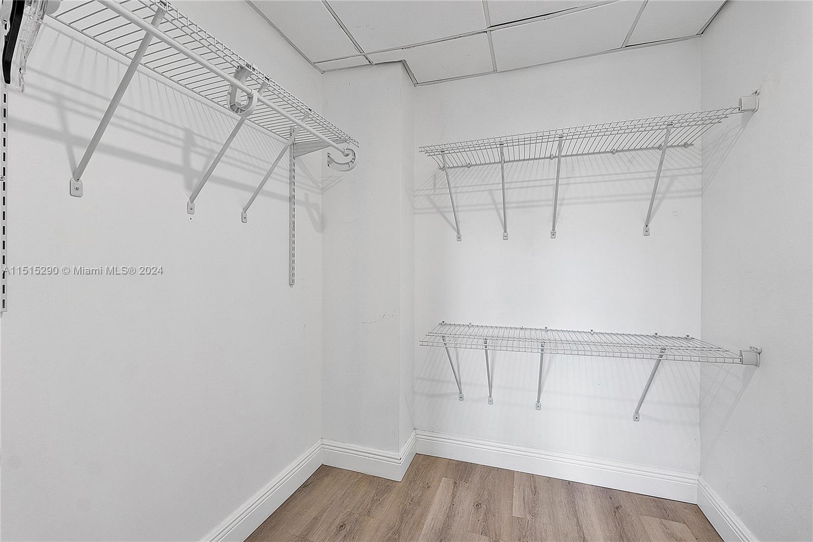 90 Edgewater Dr 123, Coral Gables, Florida 33133, 1 Bedroom Bedrooms, ,1 BathroomBathrooms,Residentiallease,For Rent,90 Edgewater Dr 123,A11515290
