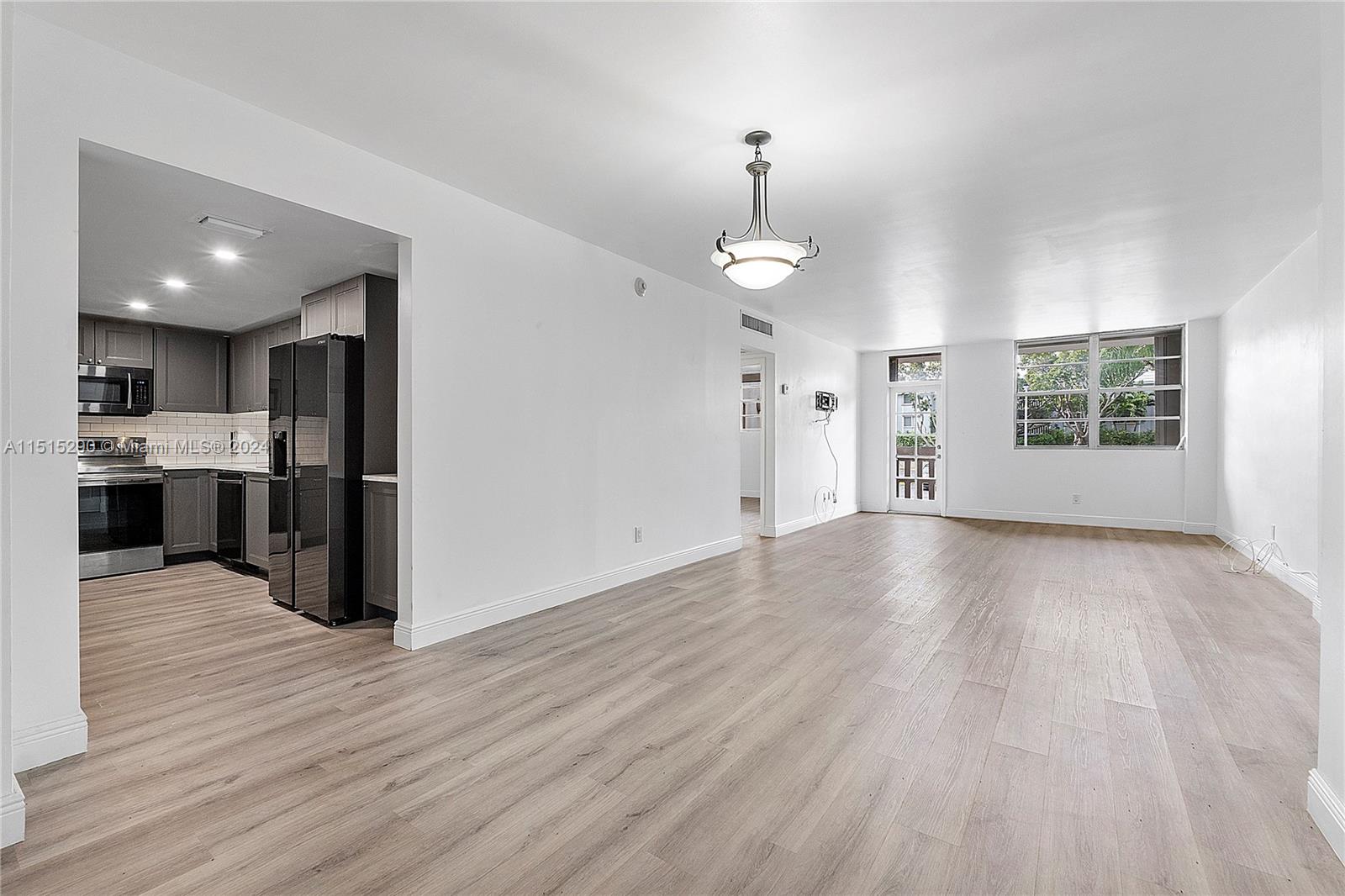 90 Edgewater Dr 123, Coral Gables, Florida 33133, 1 Bedroom Bedrooms, ,1 BathroomBathrooms,Residentiallease,For Rent,90 Edgewater Dr 123,A11515290