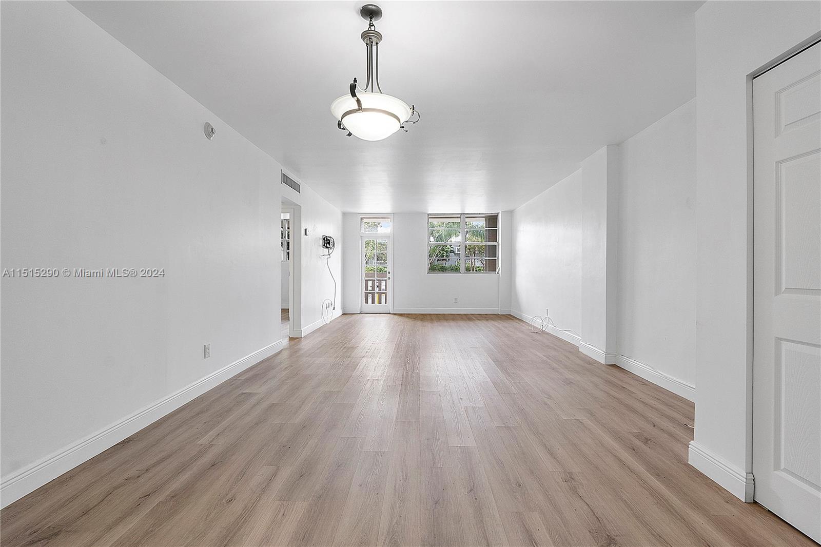 90 Edgewater Dr 123, Coral Gables, Florida 33133, 1 Bedroom Bedrooms, ,1 BathroomBathrooms,Residentiallease,For Rent,90 Edgewater Dr 123,A11515290