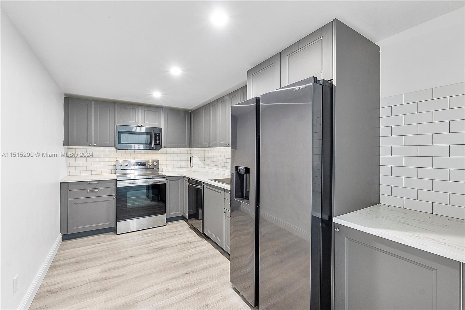90 Edgewater Dr 123, Coral Gables, Florida 33133, 1 Bedroom Bedrooms, ,1 BathroomBathrooms,Residentiallease,For Rent,90 Edgewater Dr 123,A11515290
