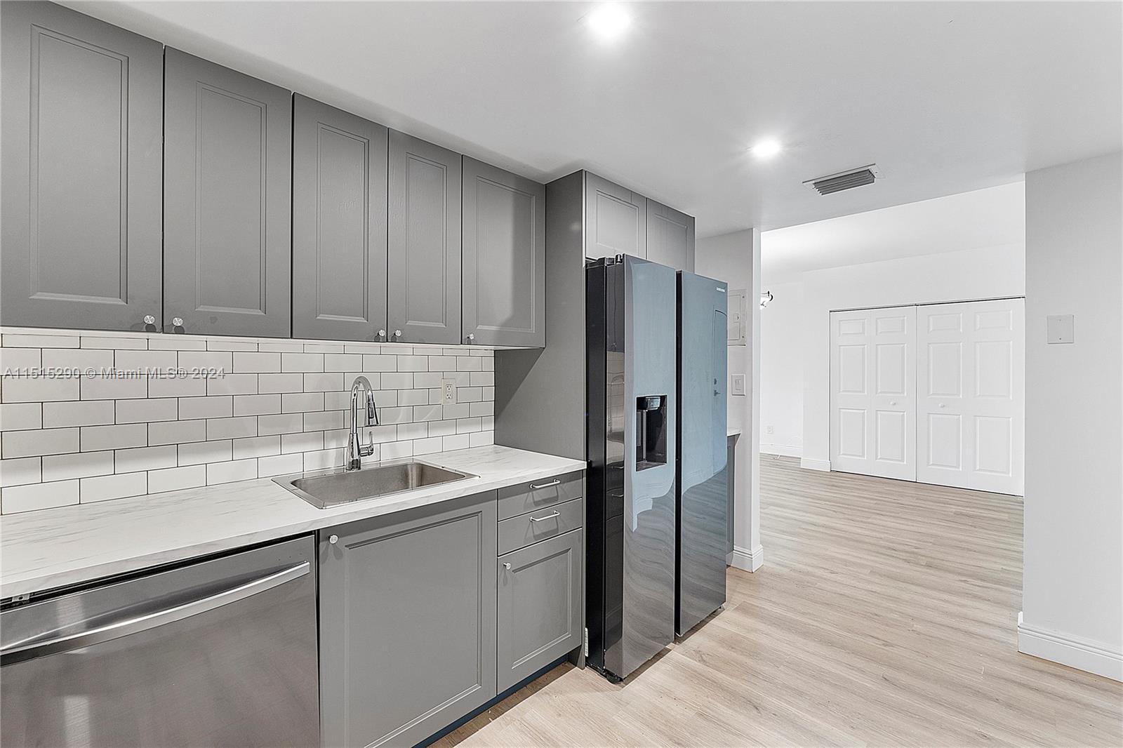 90 Edgewater Dr 123, Coral Gables, Florida 33133, 1 Bedroom Bedrooms, ,1 BathroomBathrooms,Residentiallease,For Rent,90 Edgewater Dr 123,A11515290