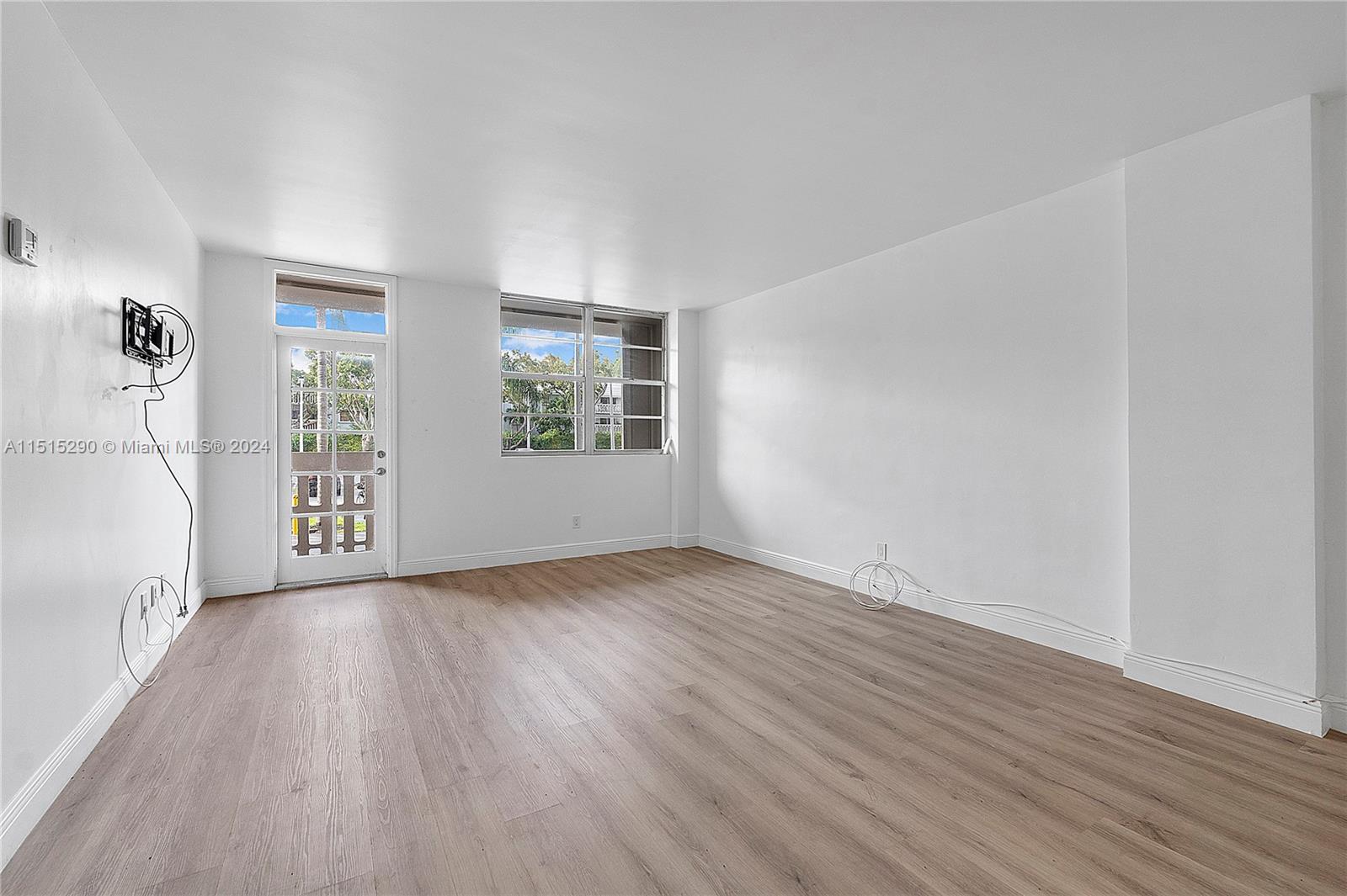 90 Edgewater Dr 123, Coral Gables, Florida 33133, 1 Bedroom Bedrooms, ,1 BathroomBathrooms,Residentiallease,For Rent,90 Edgewater Dr 123,A11515290