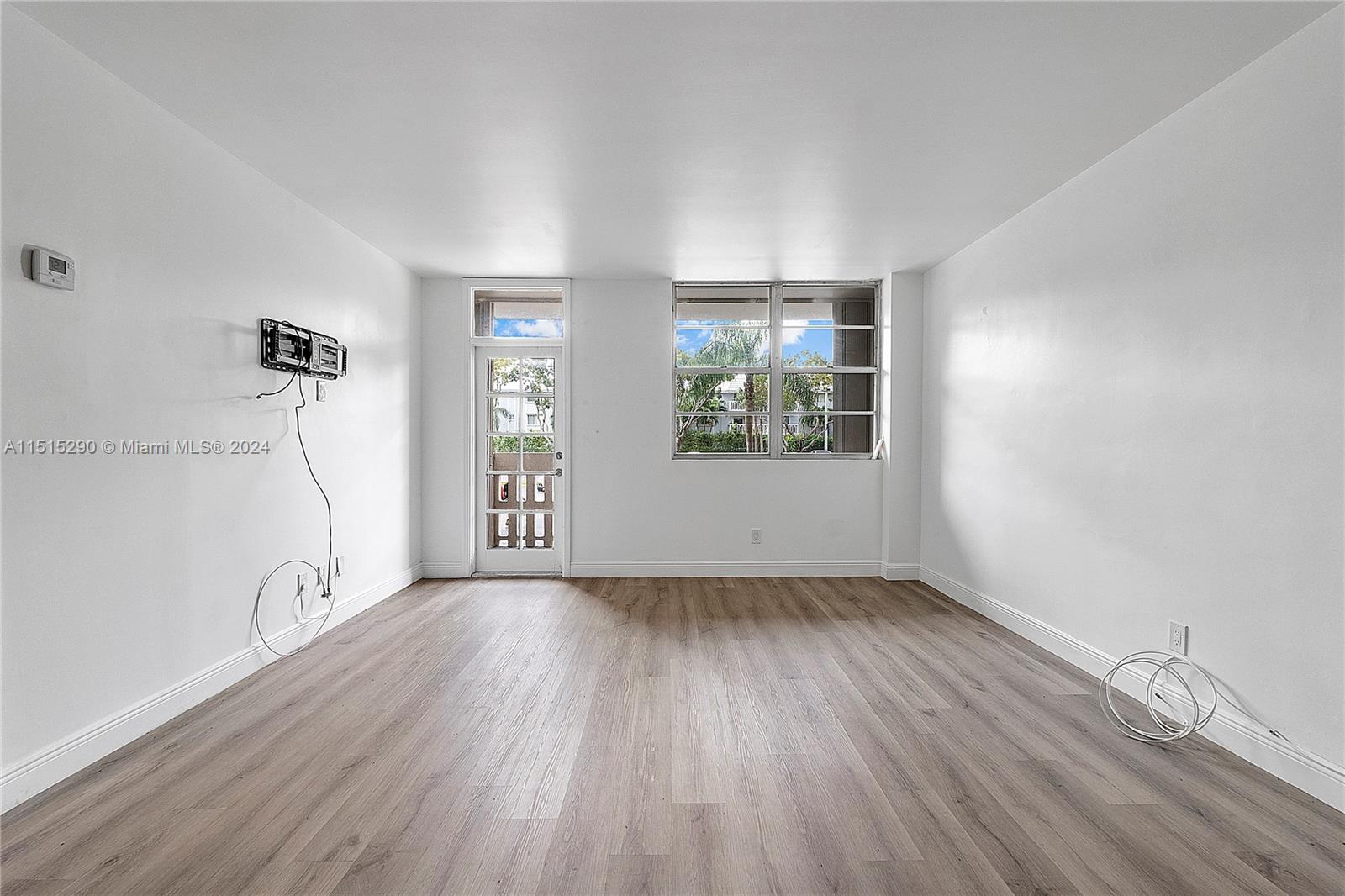 90 Edgewater Dr 123, Coral Gables, Florida 33133, 1 Bedroom Bedrooms, ,1 BathroomBathrooms,Residentiallease,For Rent,90 Edgewater Dr 123,A11515290